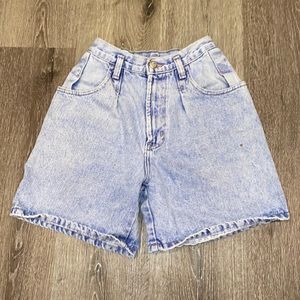Vintage, High-Waist, Mom, Denim Short in Light Wash, Women’s Size 3